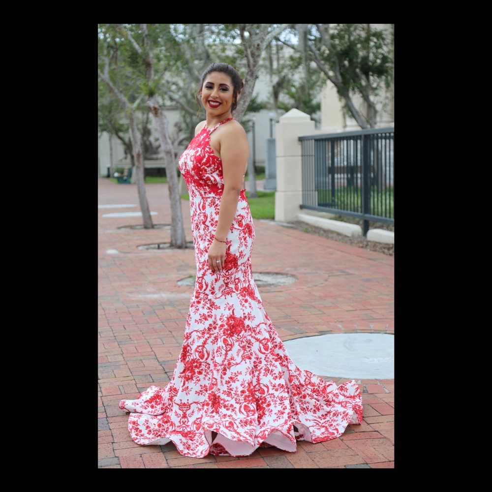 Prom dress - Picture 2 of 4